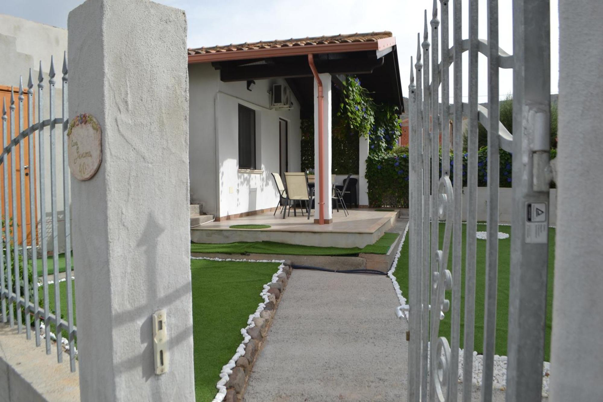 Casa Giovanna San Giovanni Suèrgiu Eksteriør billede